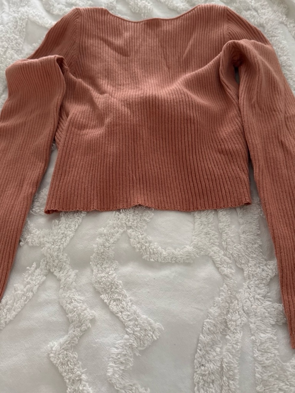 vestique Off-the-Shoulder Ribbed Sweater in Dusty Rose